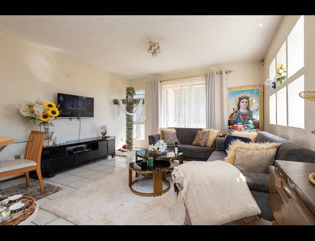 2 BEDROOM APARTMENT FOR SALE IN RIDGEWAY